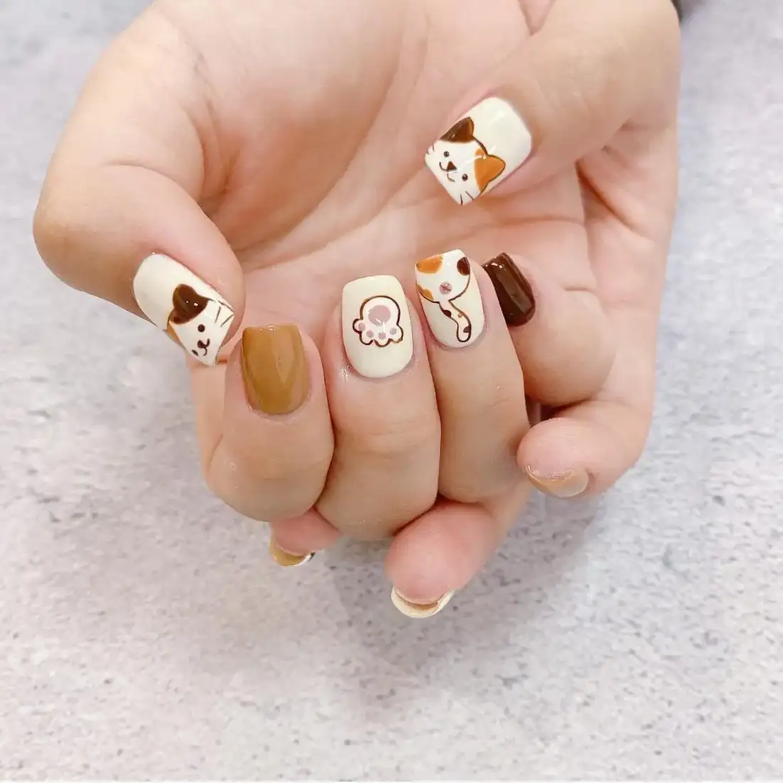 mẫu nail con mèo trẻ trung