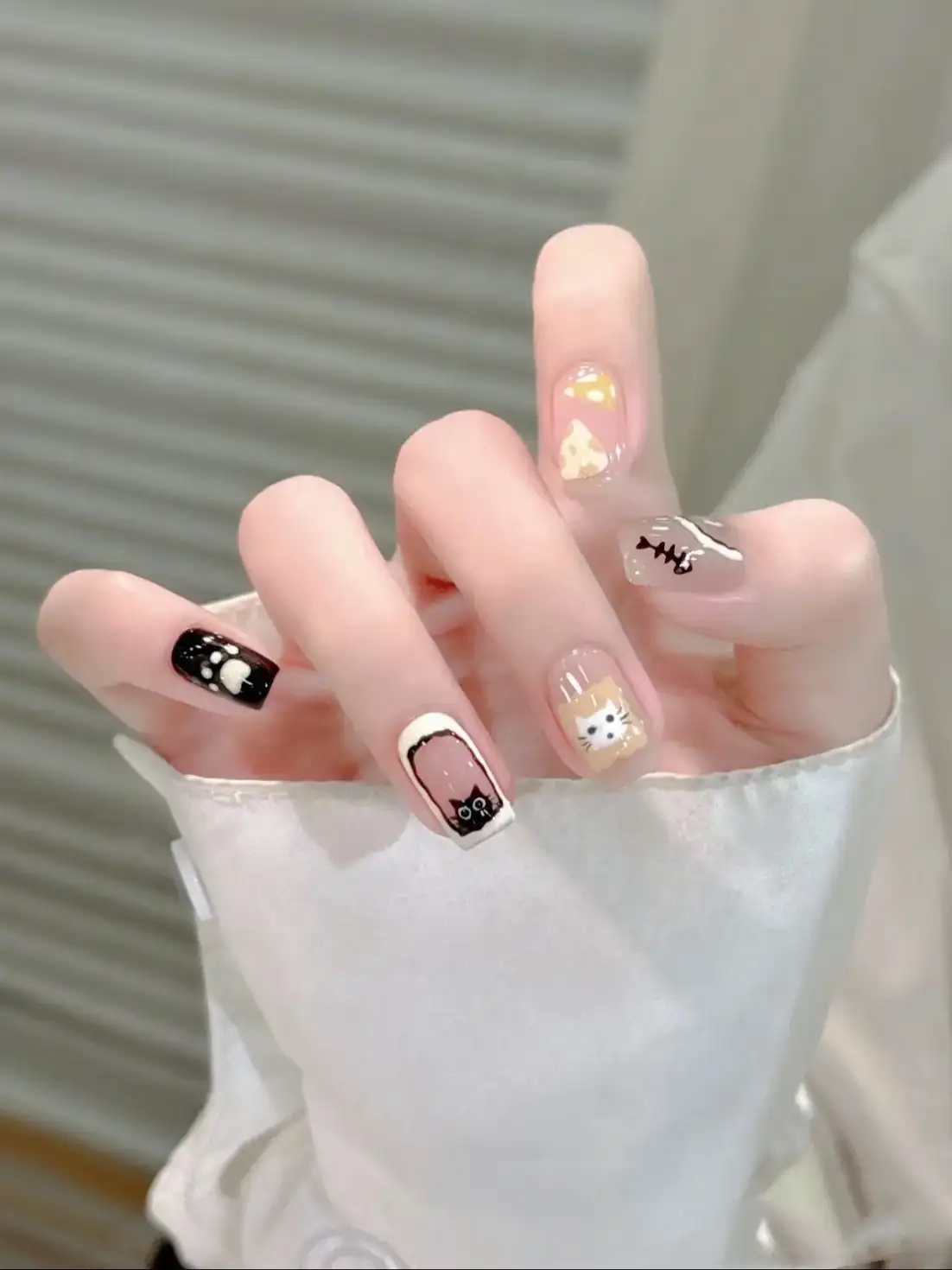 nail hình con mèo vui vẻ