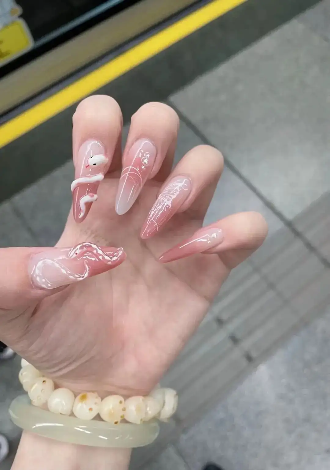 nail con rắn mạnh mẽ, cá tính