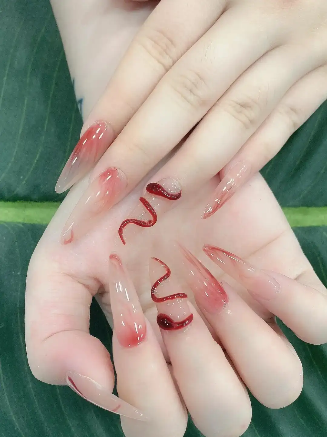 nail con rắn bung rộng