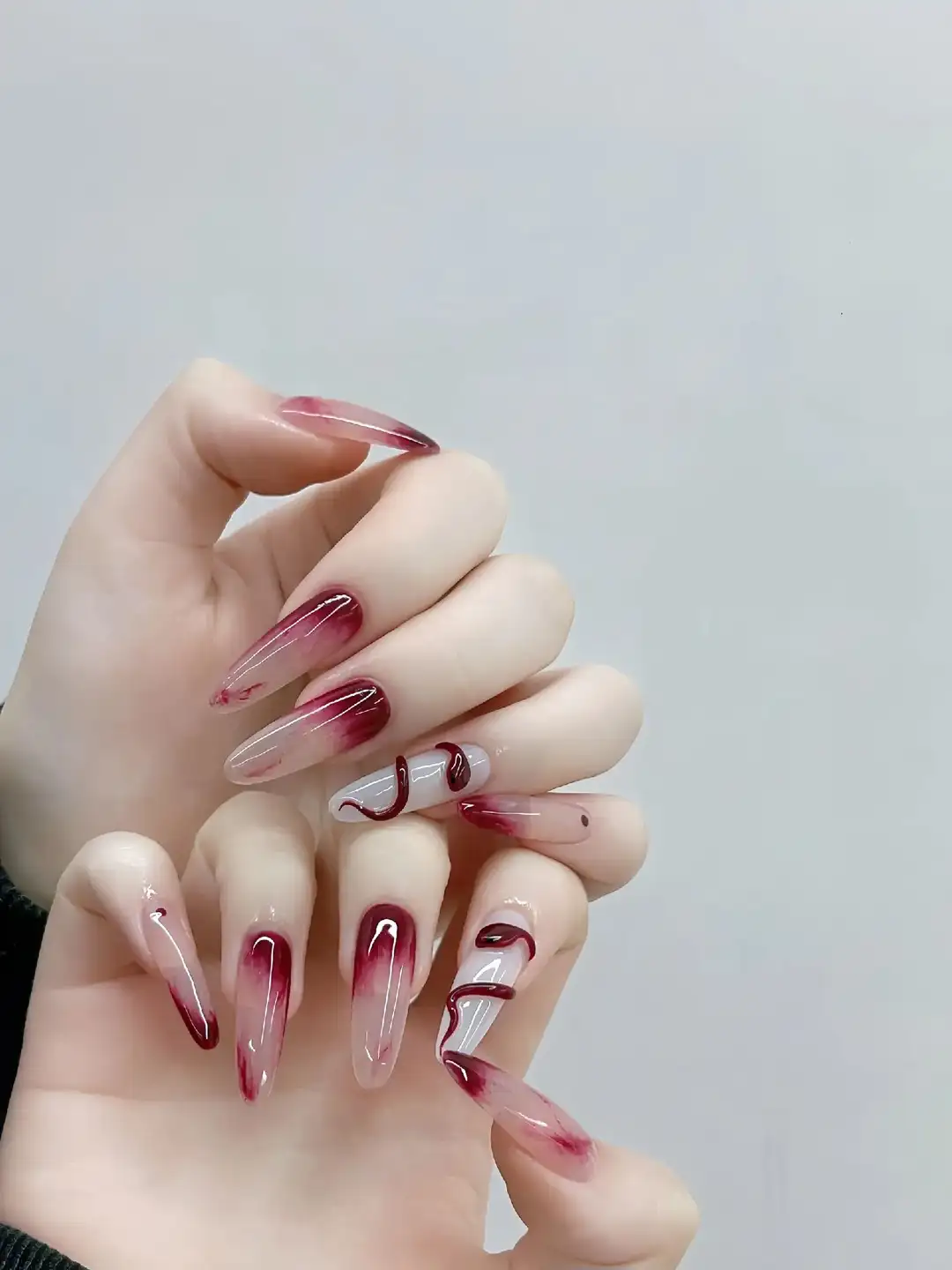 mẫu nail con rắn cuốn hút