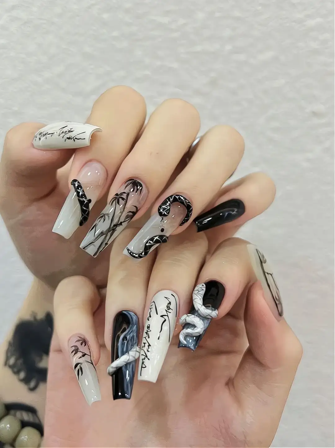 mẫu nail con rắn lãng mạn