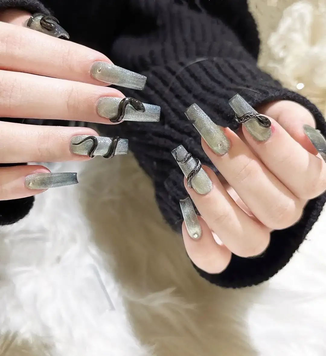 nail con rắn độc đáo