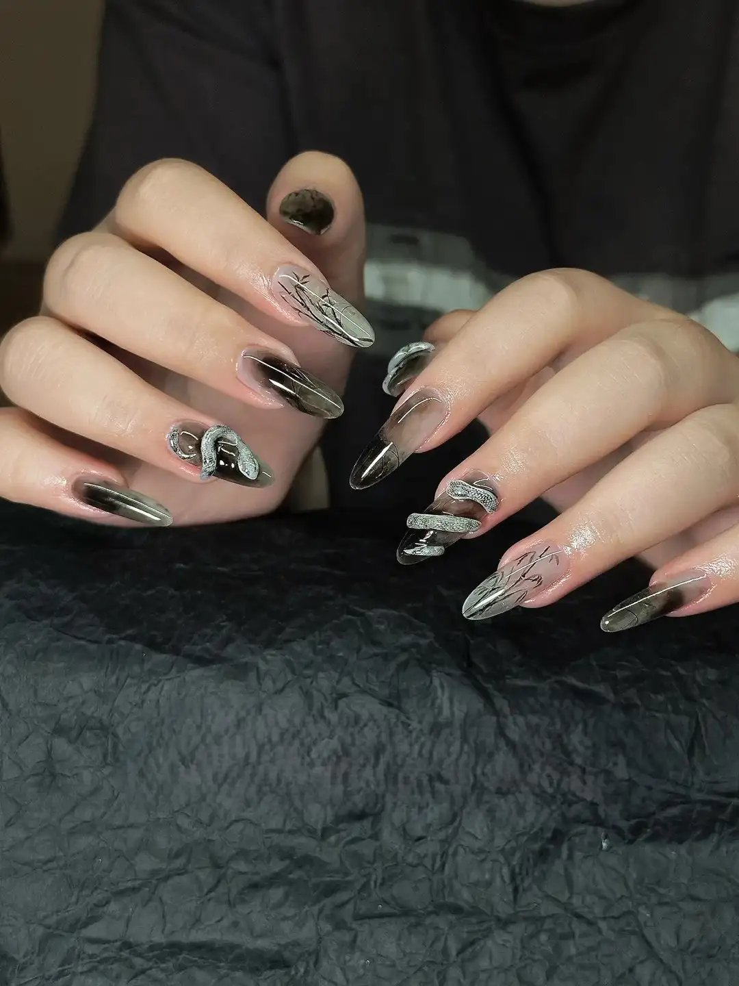 mẫu nail con rắn gần gũi với thiên nhiê