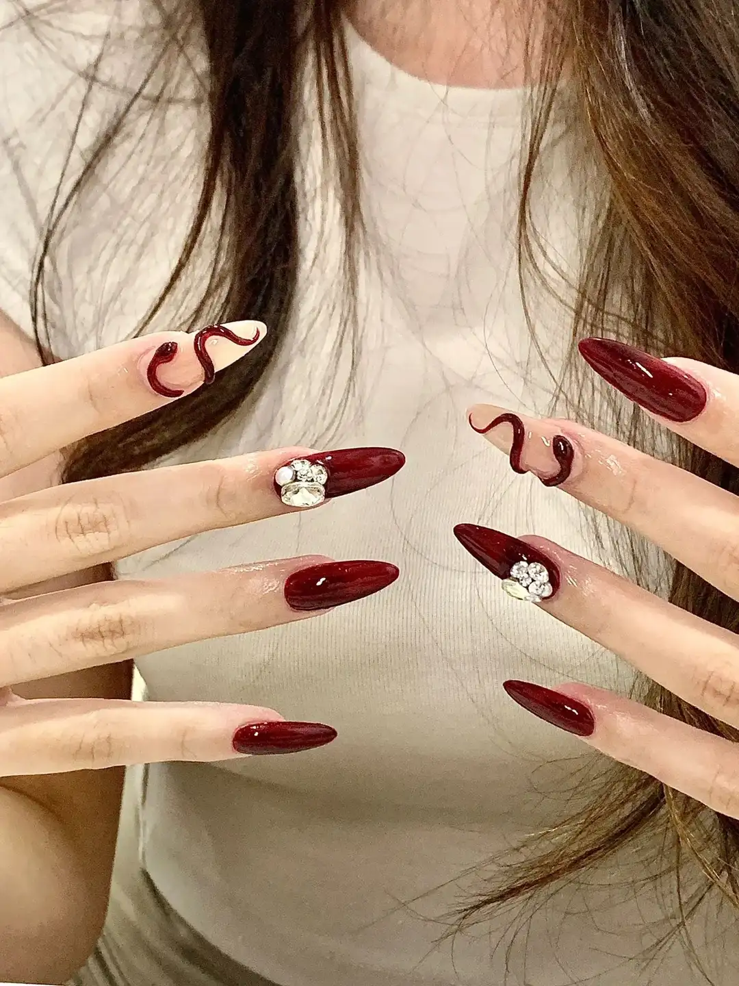 nail con rắn sang trọng