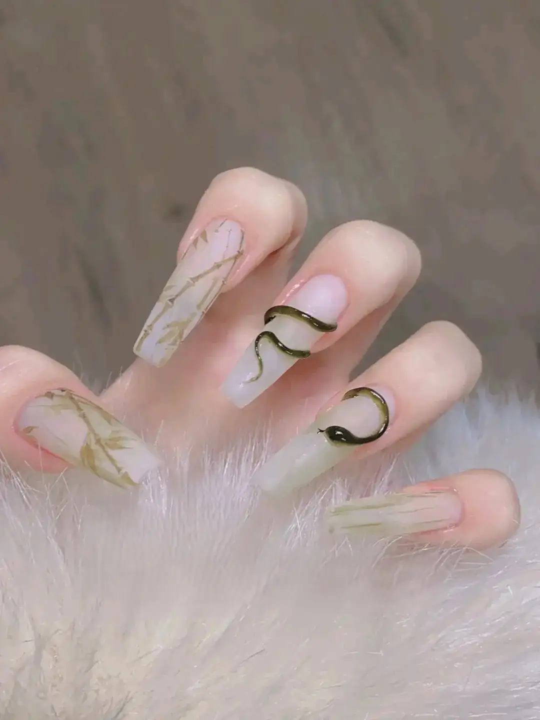 mẫu nail con rắn tươi trẻ và năng động