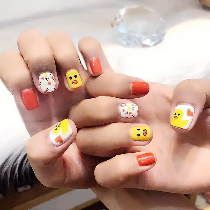 mẫu nail con vịt nổi loạn