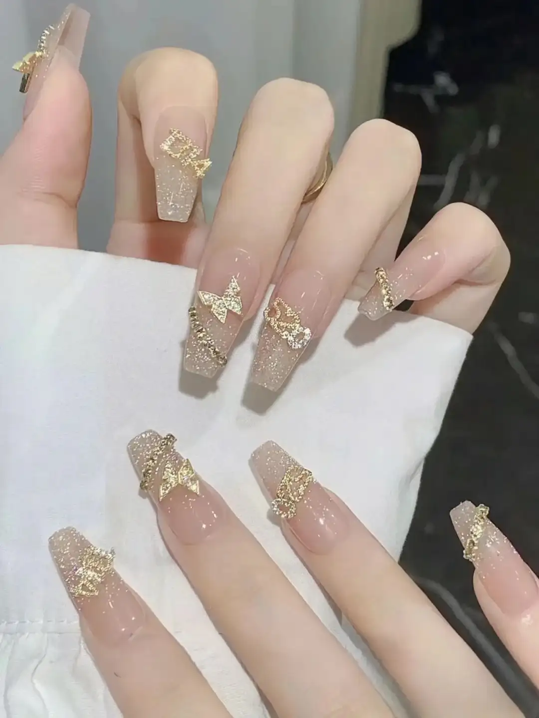 mẫu nail đi đám cưới thu hút 