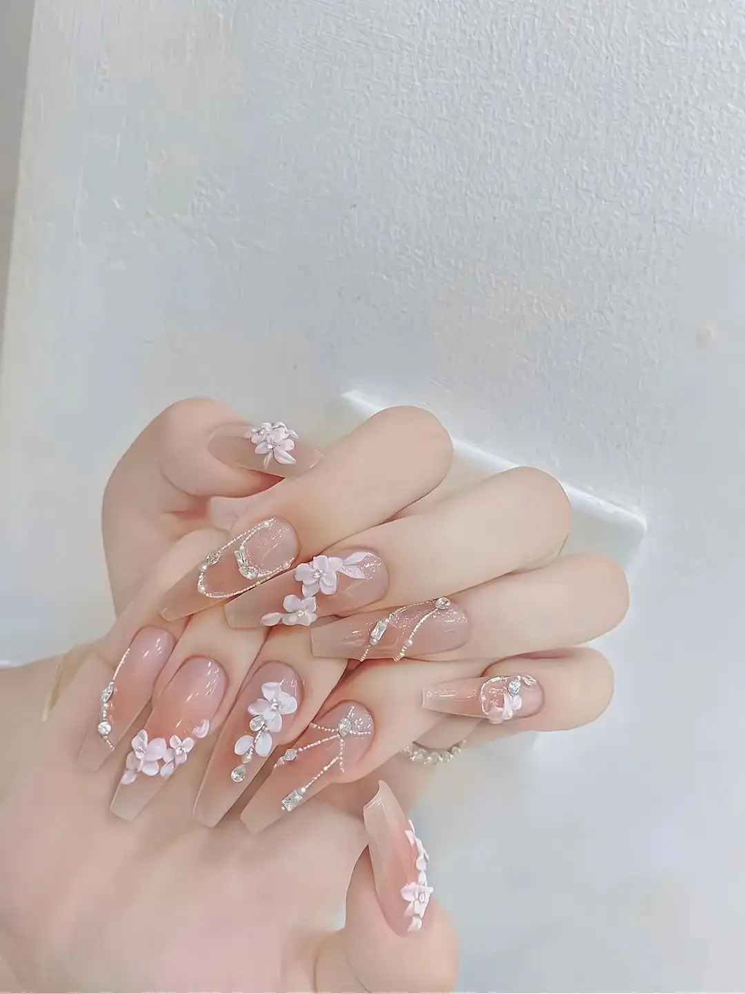 mẫu nail đẹp đi đám cưới sang trọng