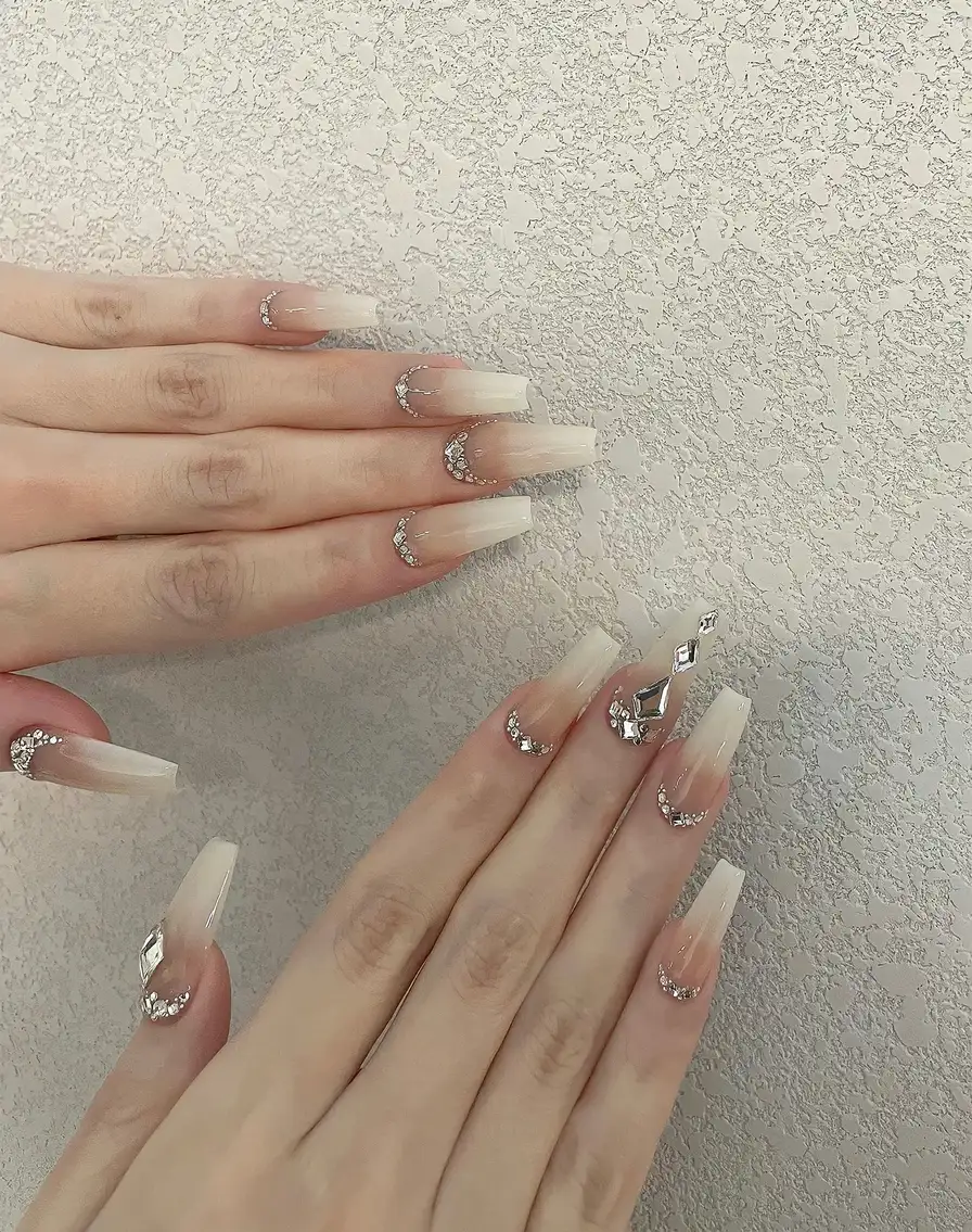 mẫu nail đi tiệc tươi trẻ