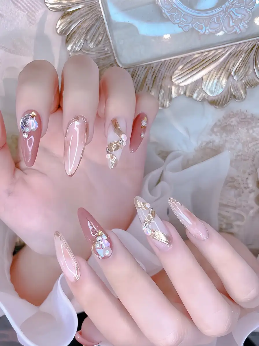 mẫu nail đi tiệc bắt mắt