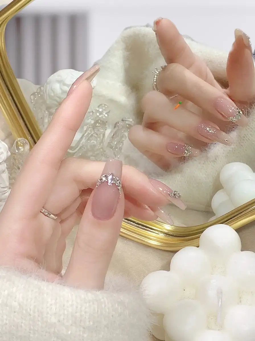 mẫu nail đi tiệc quyến rũ