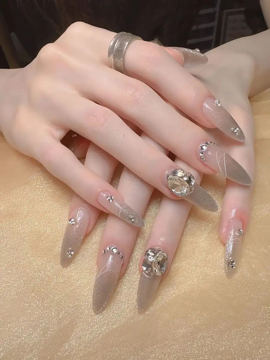 mẫu nail đi tiệc sang trọng