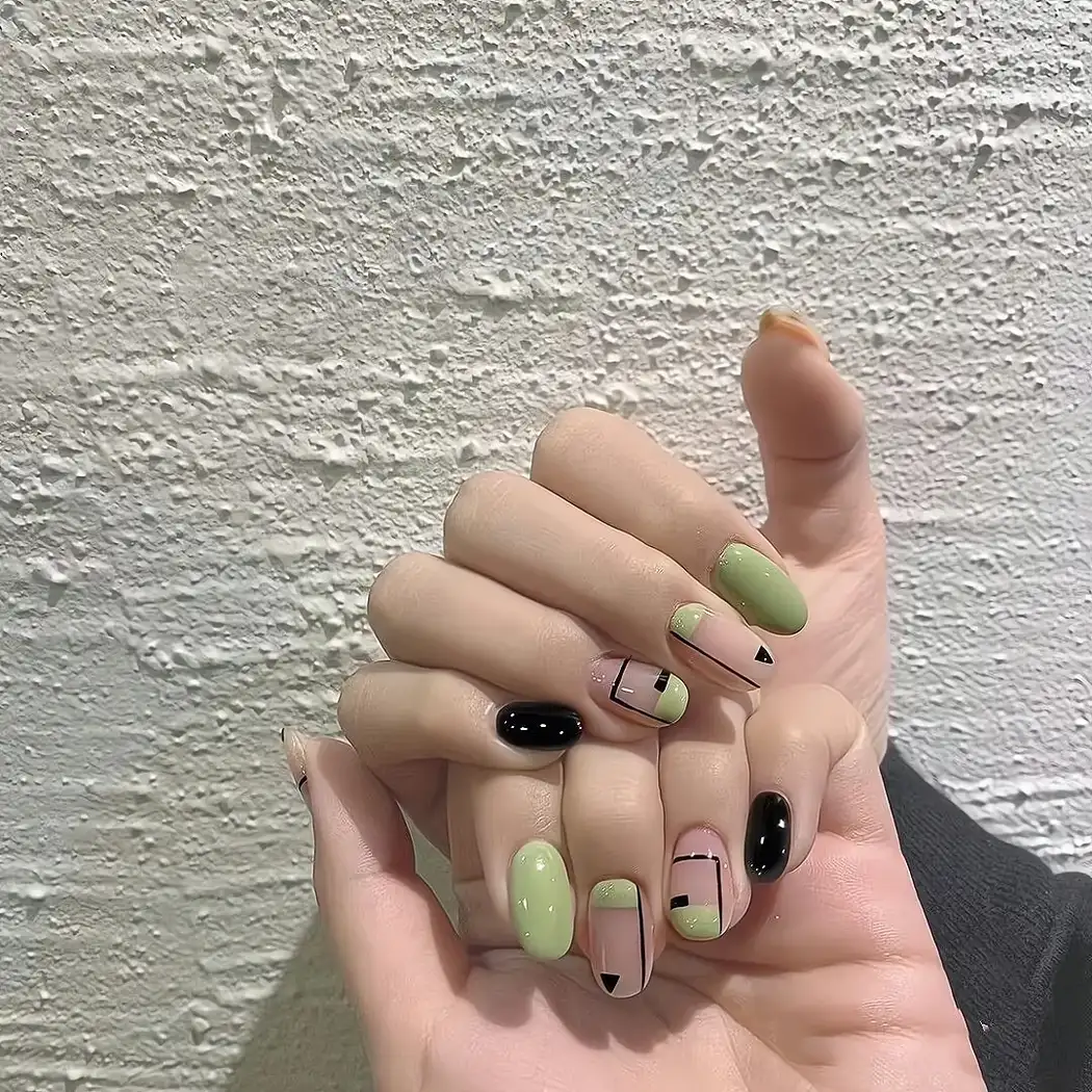 mẫu nail đơn giản sang trọng nổi bật tự nhiên