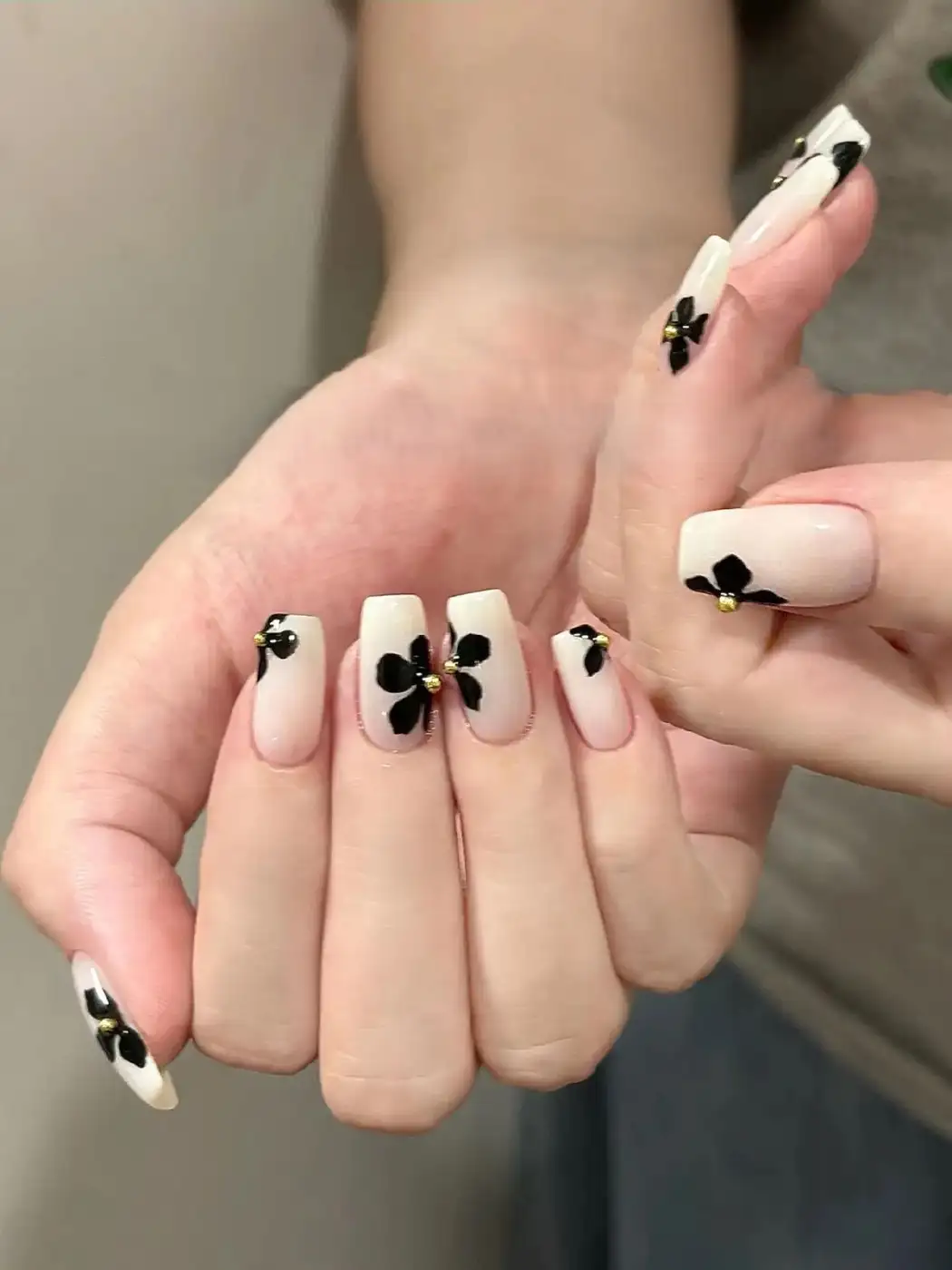 các mẫu nail đơn giản sang trọng nhẹ nhàng