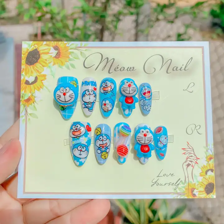 mẫu nail doraemon đầy màu sắc