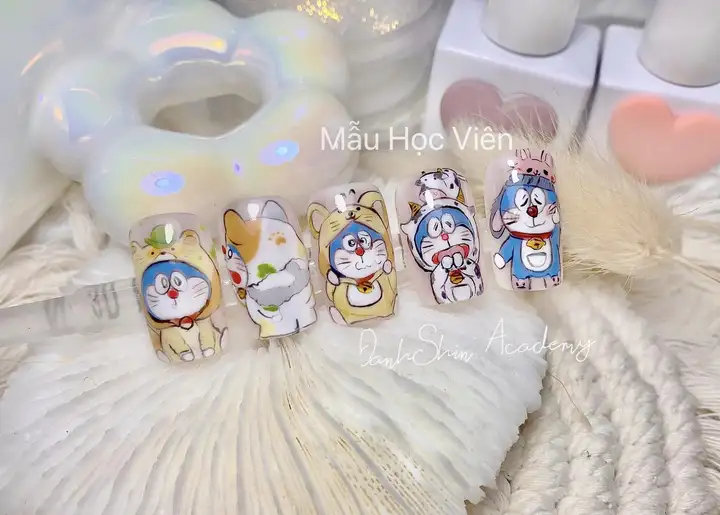 vẽ nail hoạt hình doraemon trẻ trung, năng động