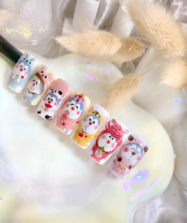 móng tay mẫu nail doraemon đầy màu sắc