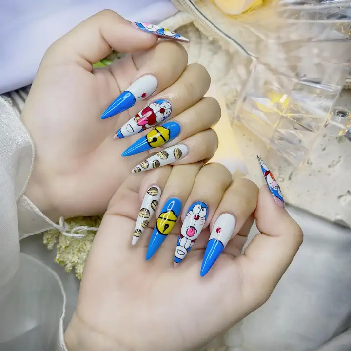 mẫu nail doraemon tươi rói