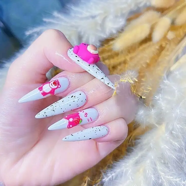 mẫu nail gấu dâu độc lạ