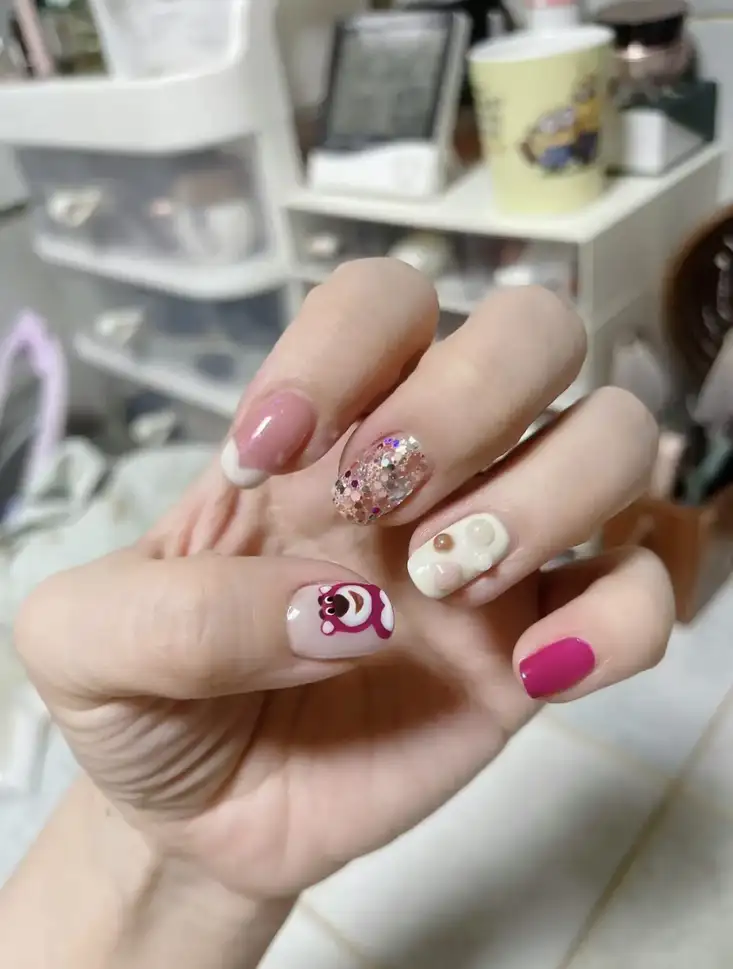 nail gấu dâu tinh xảo