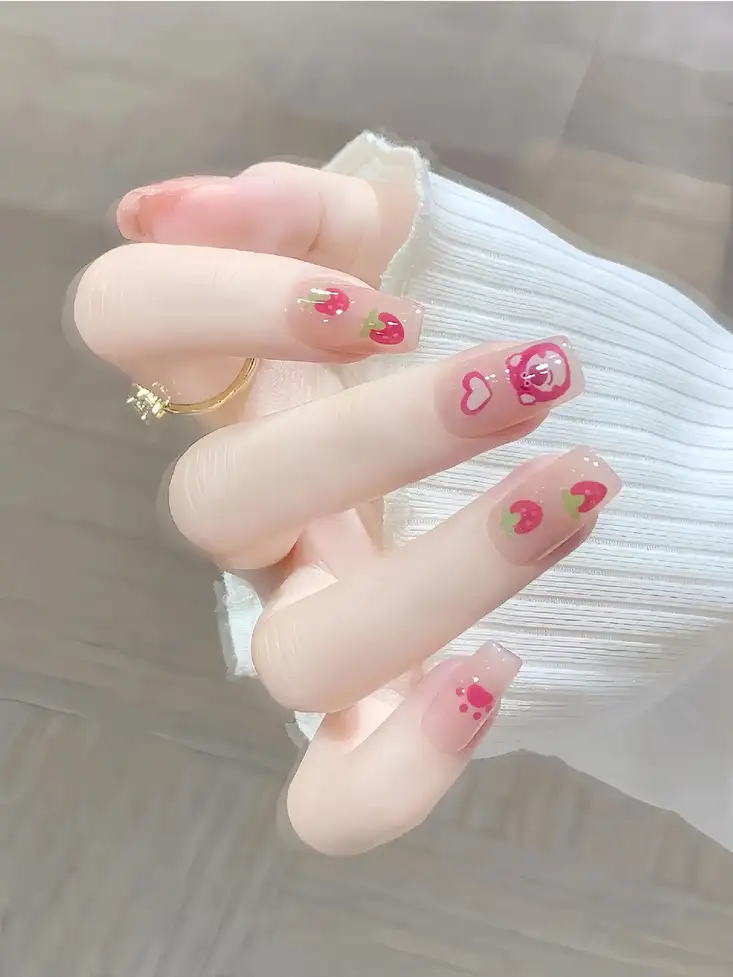 nail tay gấu dâu trẻ trung