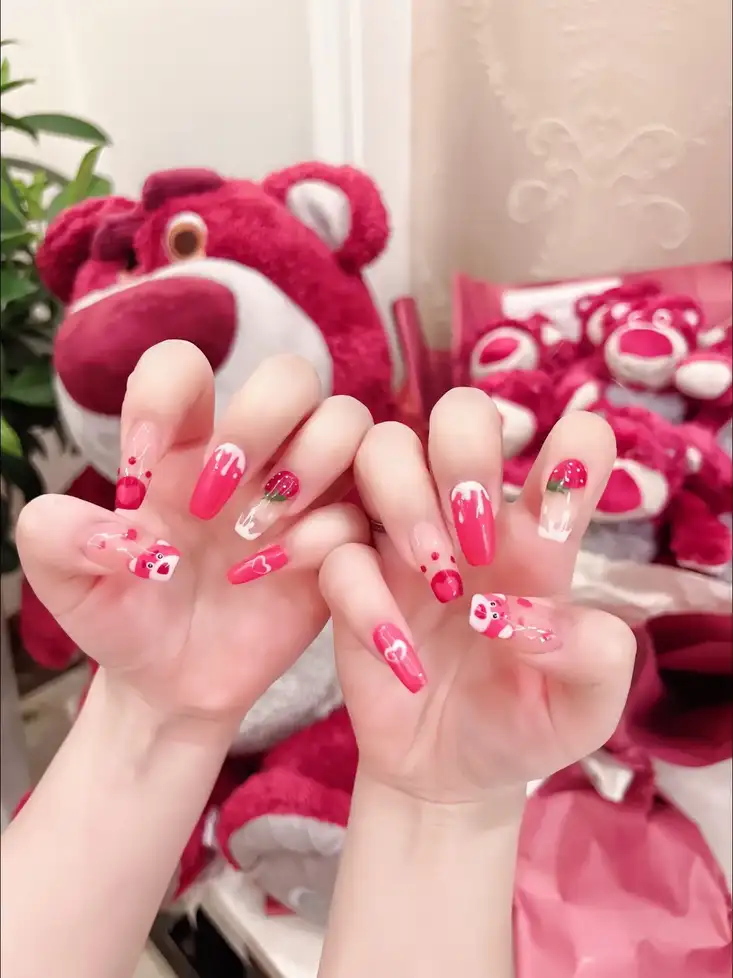 mẫu nail gấu lotso ấm áp, đáng yêu