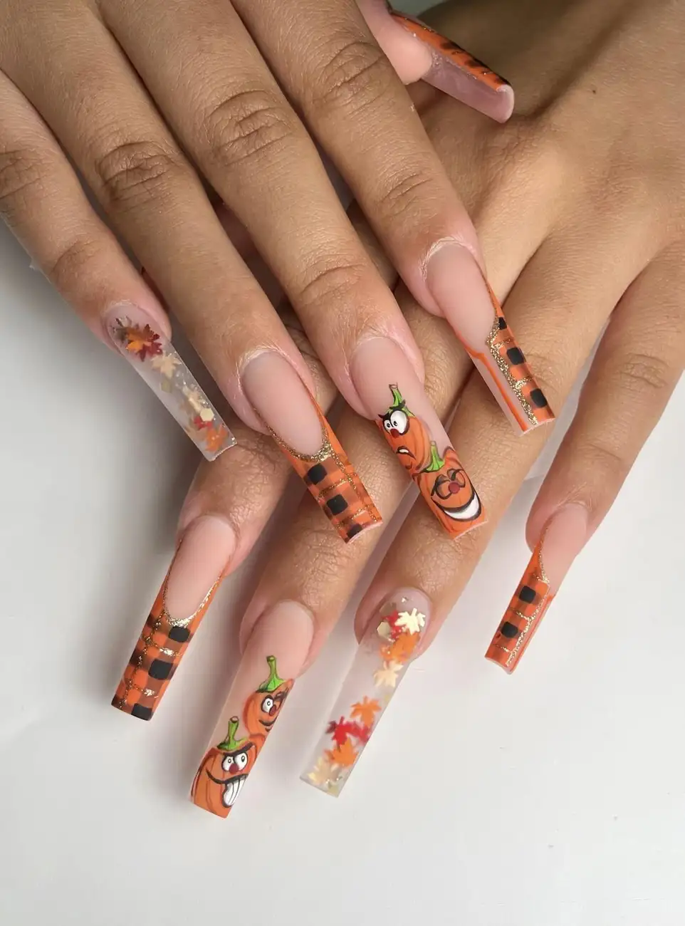 mẫu nail halloween đẹp rực rỡ