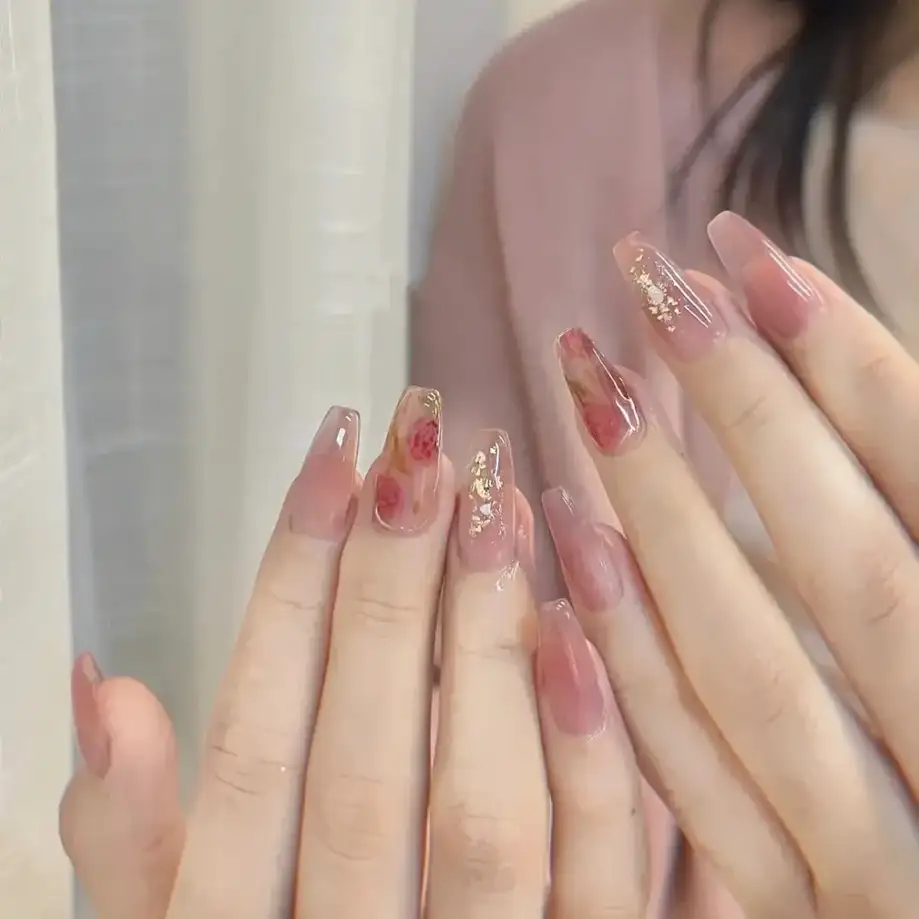 mẫu nail hoa hồng quyến rũ