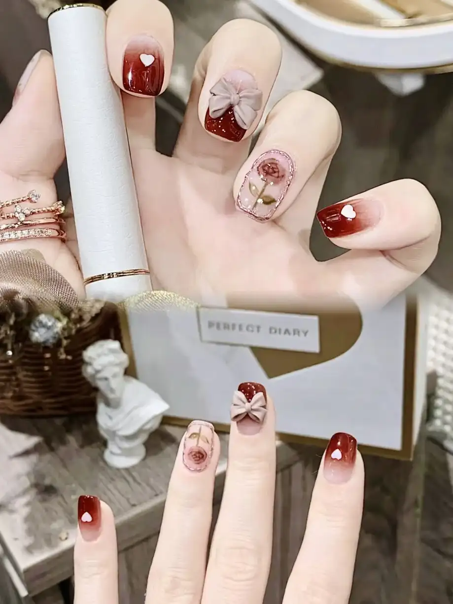 mẫu nail hoa hồng quý phái