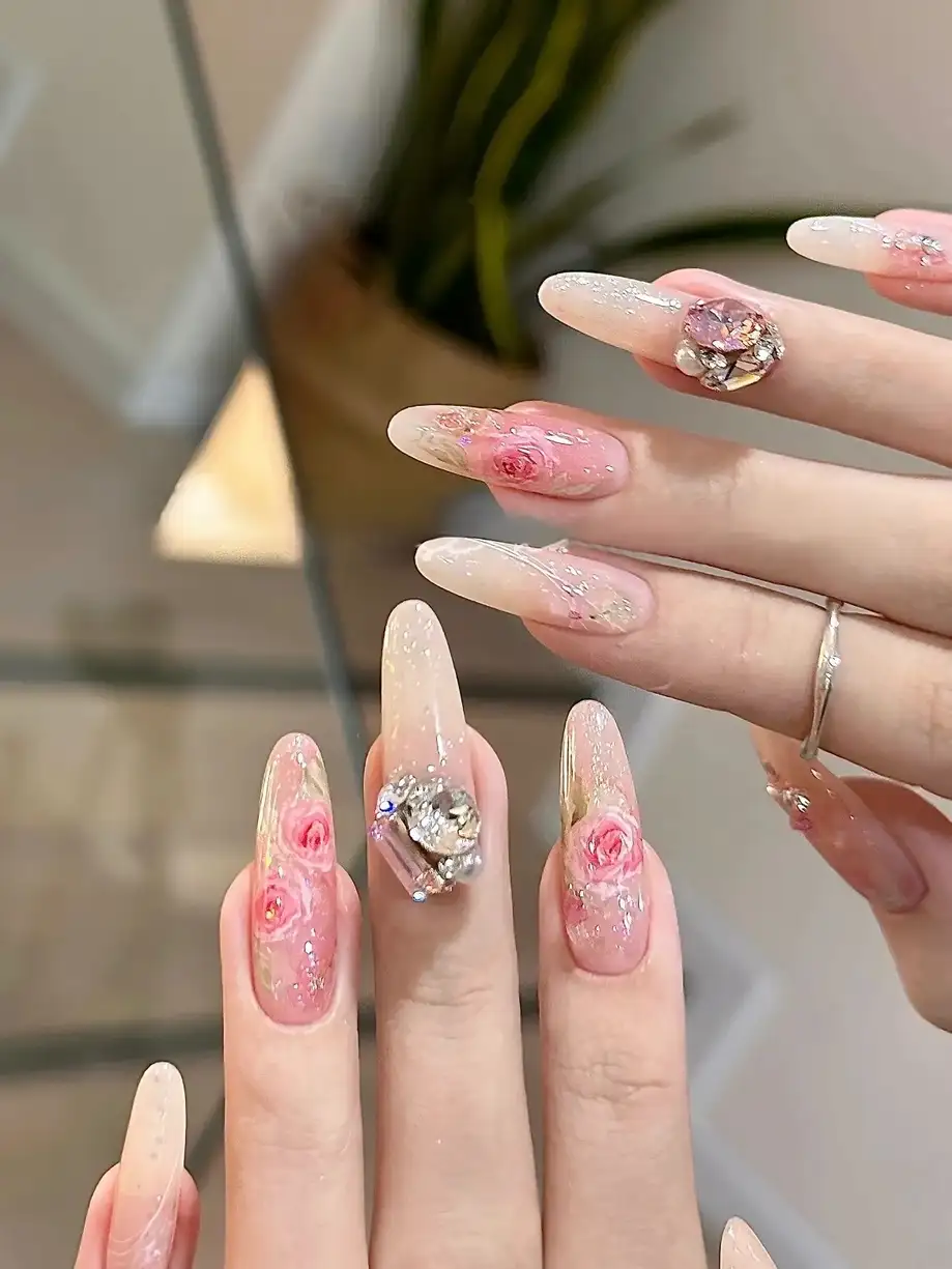 mẫu nail hoa hồng ngọt ngào