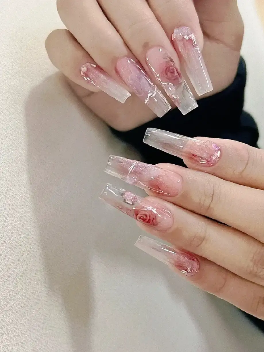 mẫu nail hoa hồng đẹp lộng lẫy