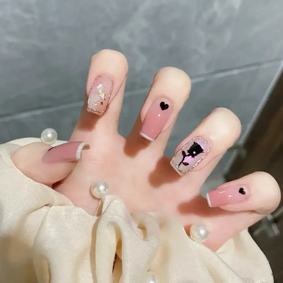 mẫu nail hoa hồng đơn giản thanh lịch