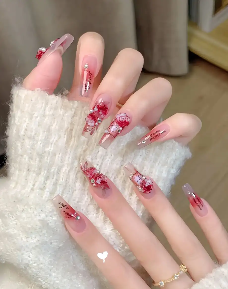 mẫu nail hoa hồng đơn giản rực rỡ, đam mê