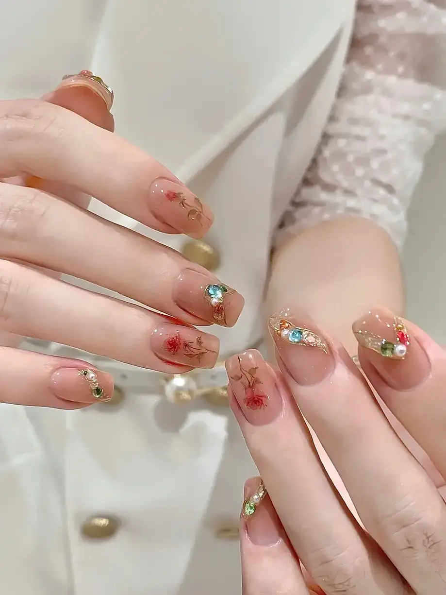 mẫu nail hoa hồng nổi bật