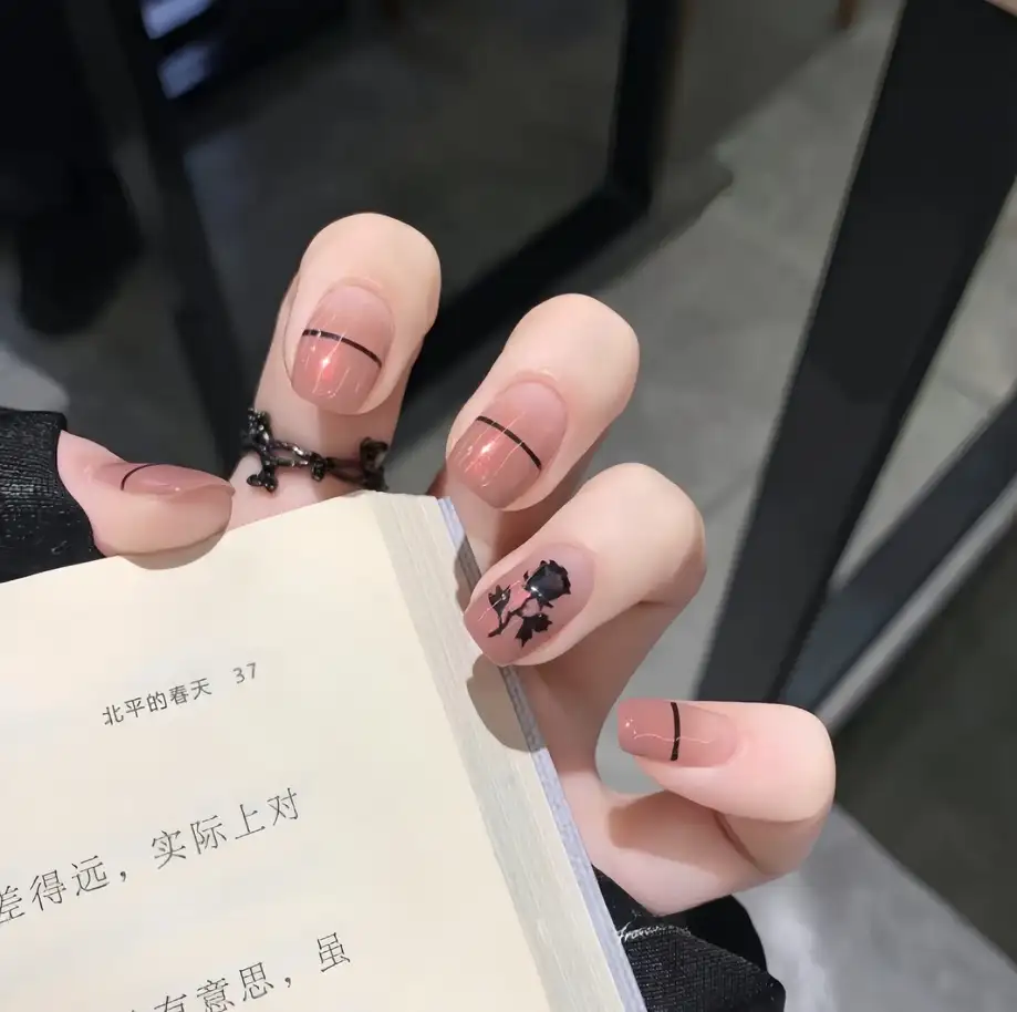 mẫu nail hoa hồng đơn giản hiện đại