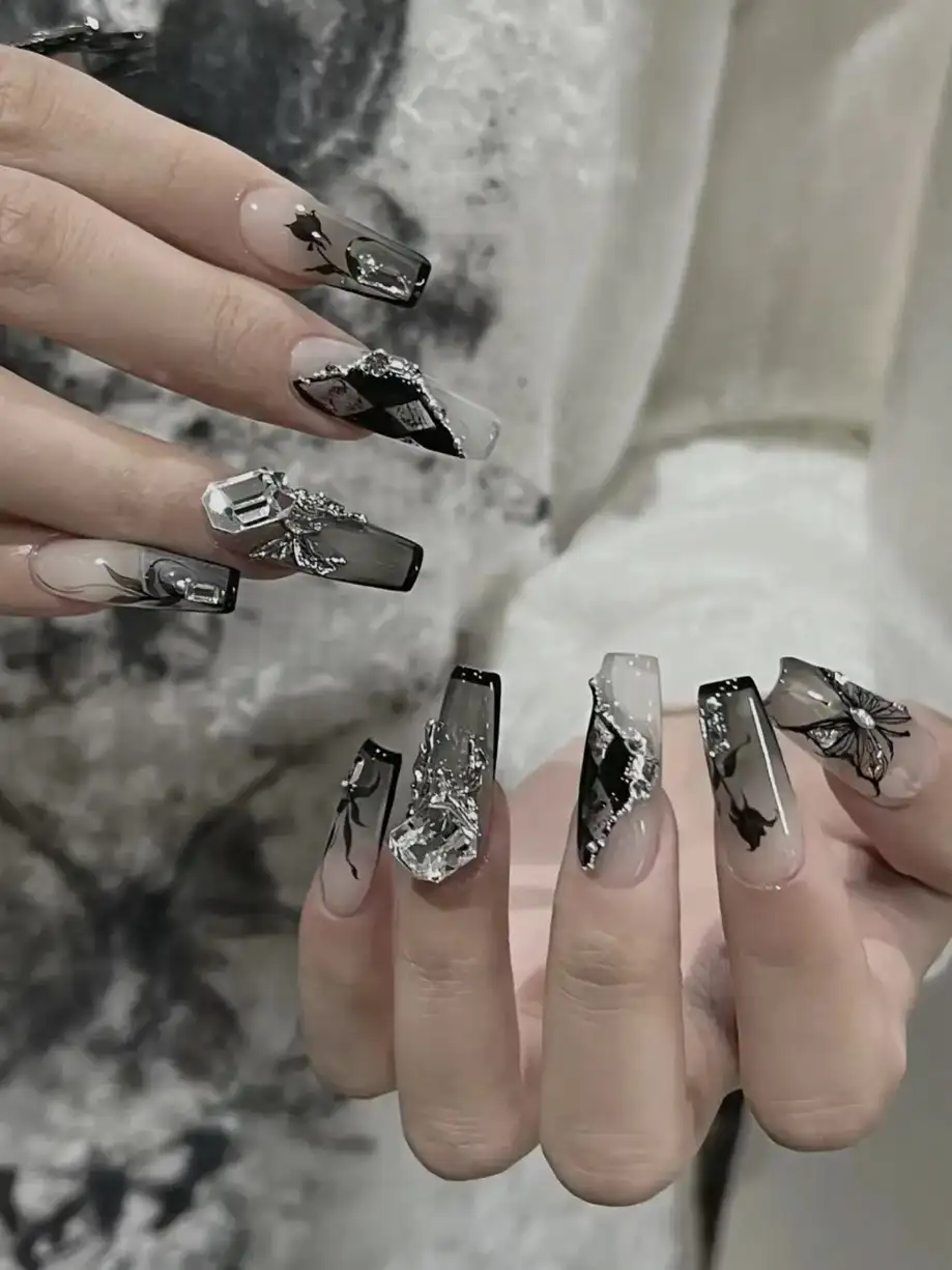 mẫu nail hoa hồng quyến rũ