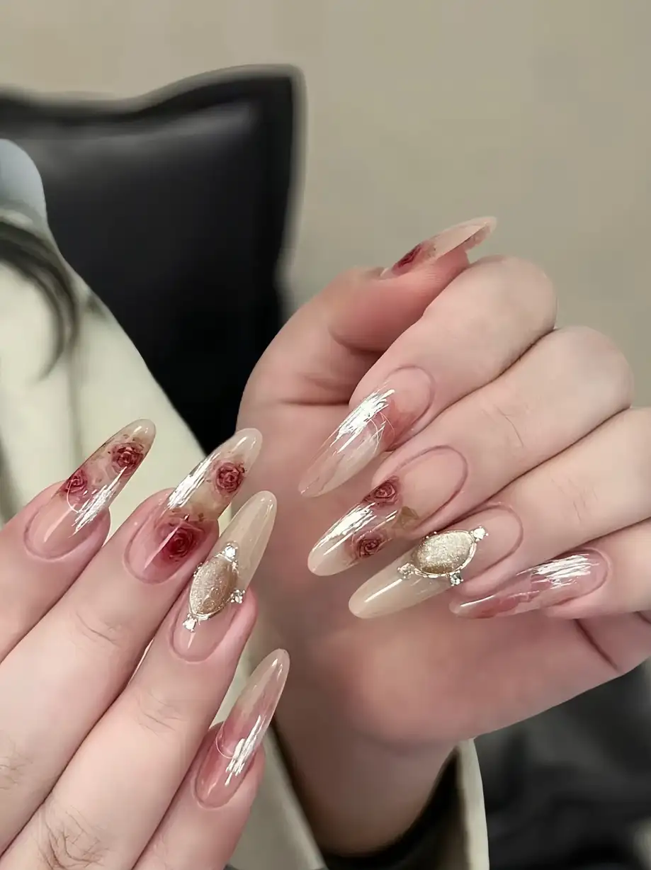 mẫu nail hoa hồng đơn giản thú vị