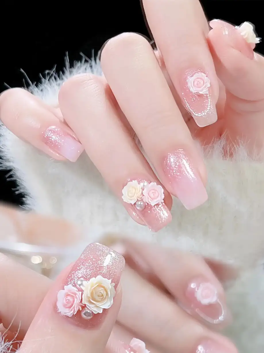 mẫu nail hoa hồng phong cách