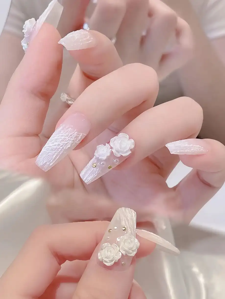 mẫu nail hoa hồng sang trọng