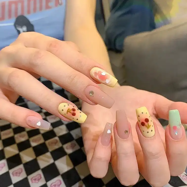 mẫu nail hoạt hình tươi sáng