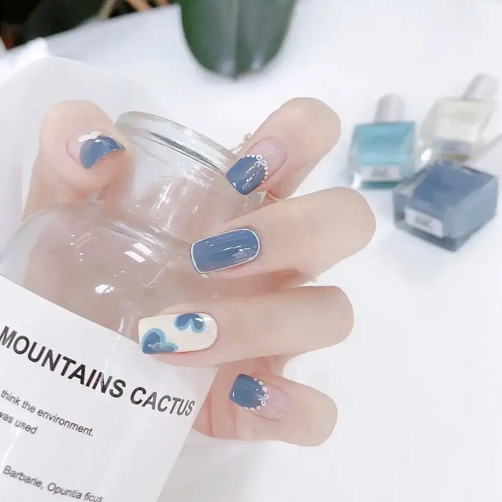 màu nail hợp mệnh thuỷ bình yên