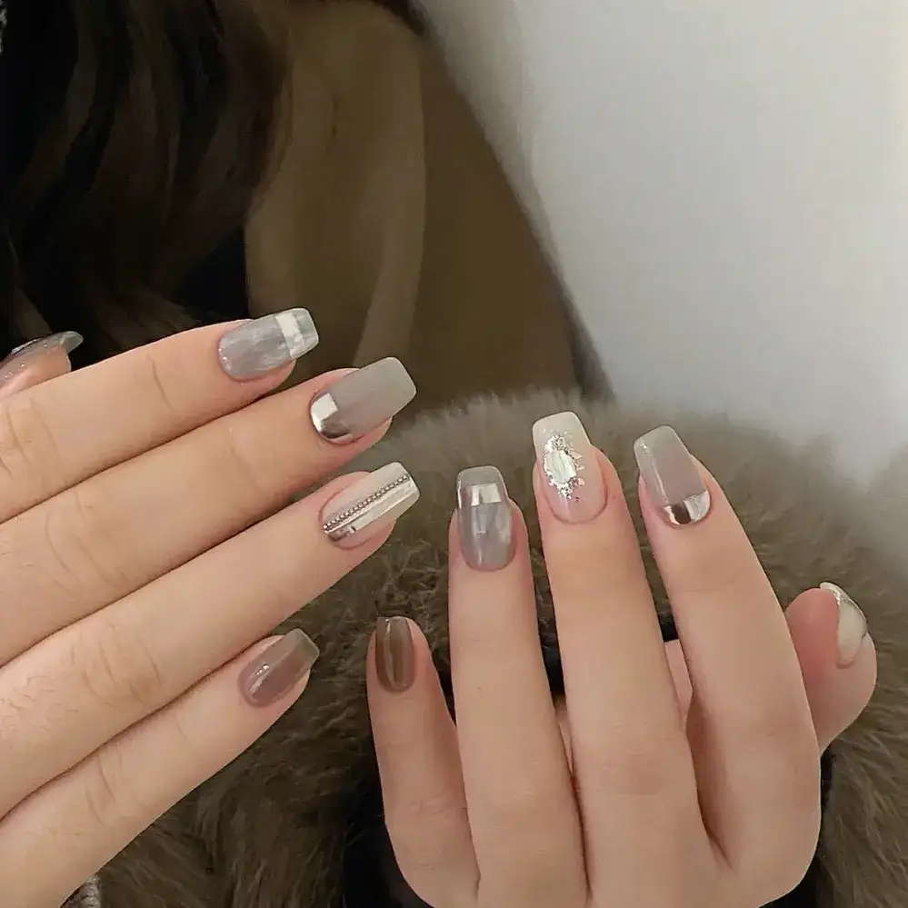 màu nail hợp mệnh thuỷ mạnh mẽ và ấn tượng