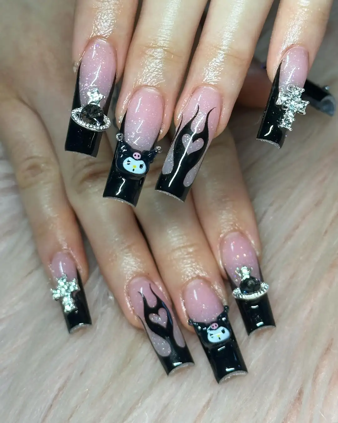 kuromi nail màu sắc và sôi động