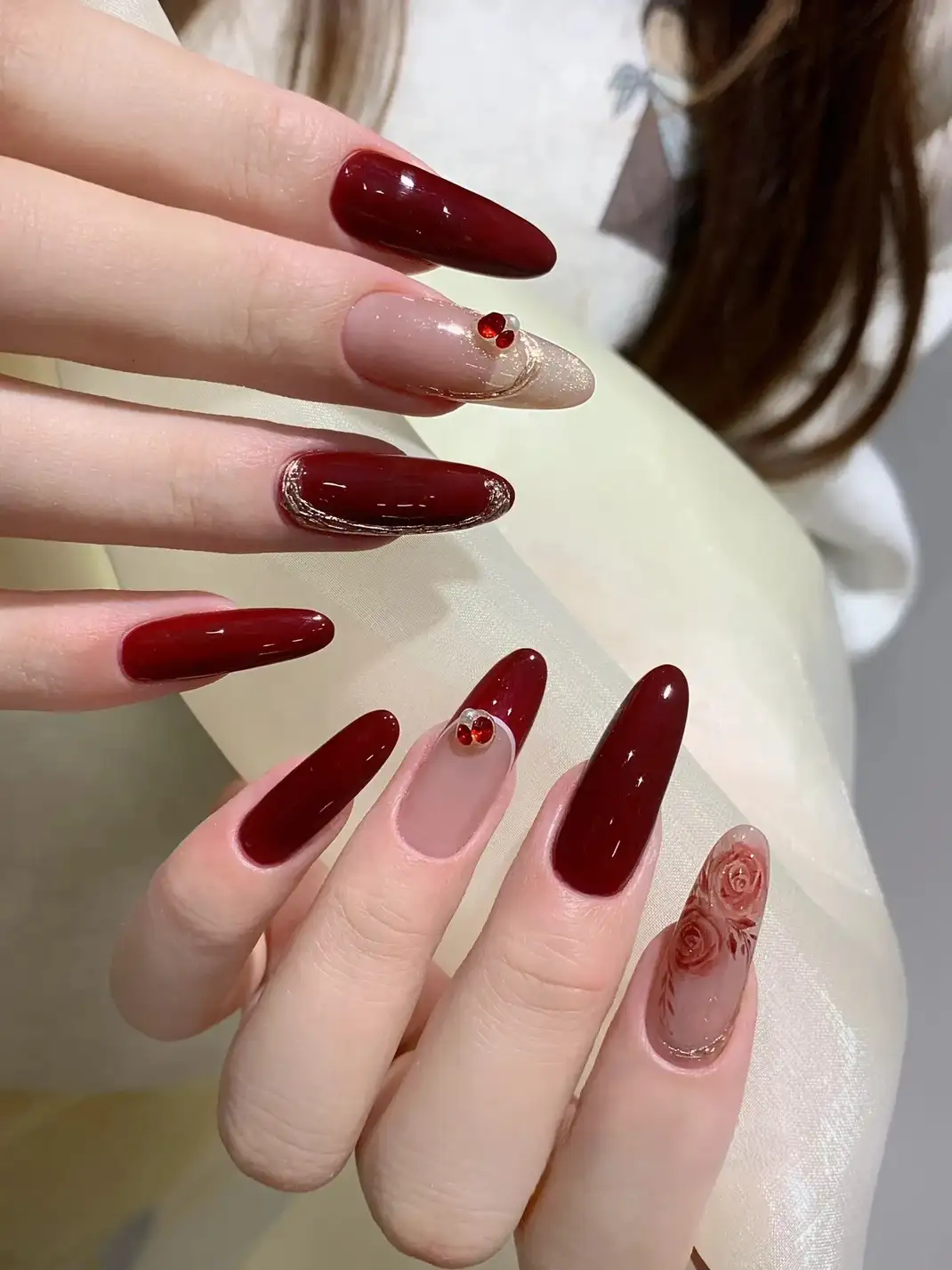 mẫu nail màu đỏ cherry đẹp quý phái