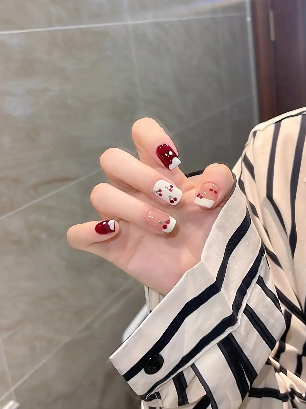 mẫu nail đỏ cherry đơn giản