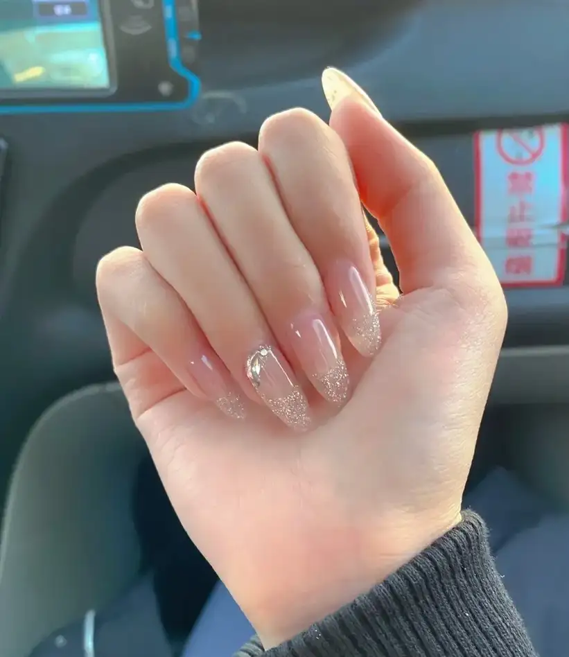 mẫu nail móng bầu tinh tế