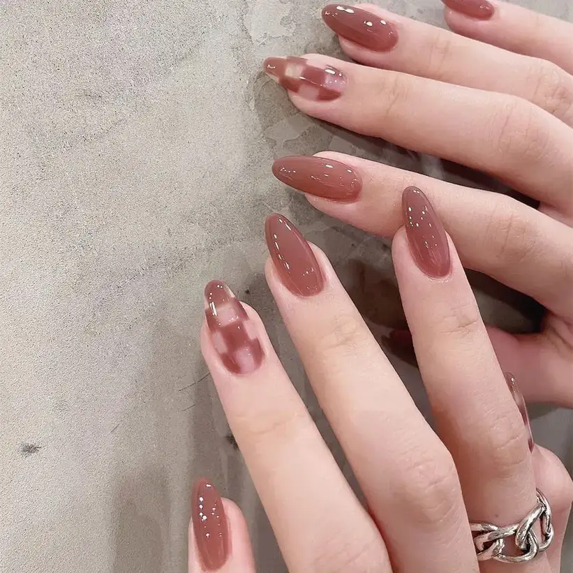 nail móng bầu tỉ mỉ, tinh tế