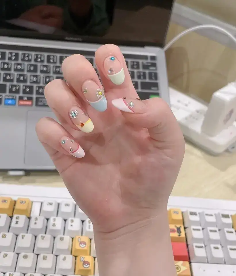 mẫu nail móng bầu đẹp dịu dàng