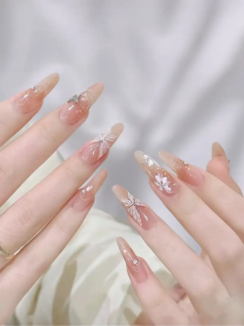 mẫu nail móng bầu nhọn sắc sảo